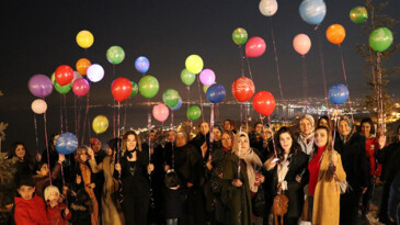 Öldürülen 474 kadının anısına ışıklı balon uçuruldu