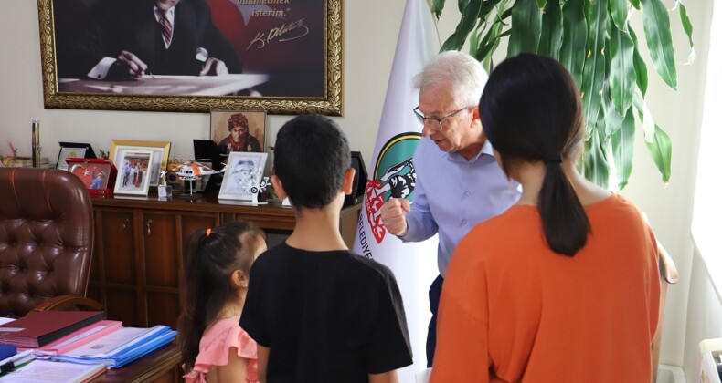 Ödemiş Belediyesi’nden Öğrencilere Kırtasiye Desteği