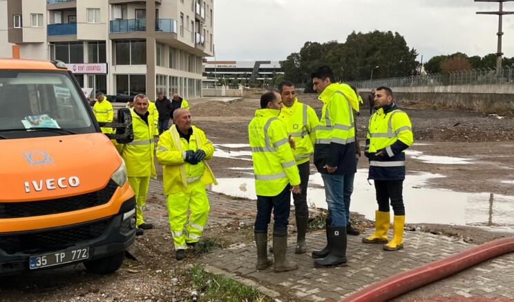 İzmir Büyükşehir Belediyesi 850 personel ve 640 araçla sahada