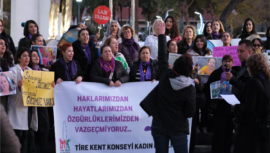 TİRE’DE KADINLAR SOKAĞA ÇIKTI, BASIN AÇIKLAMASI YAPTI.