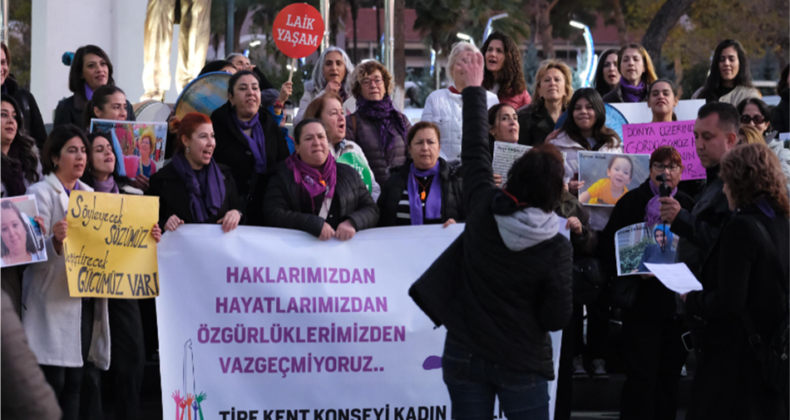 TİRE’DE KADINLAR SOKAĞA ÇIKTI, BASIN AÇIKLAMASI YAPTI.